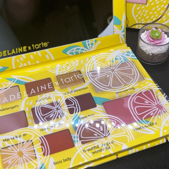 Tarte x Adelaine Morin Eye & Cheek Palette - Picture 5 of 7